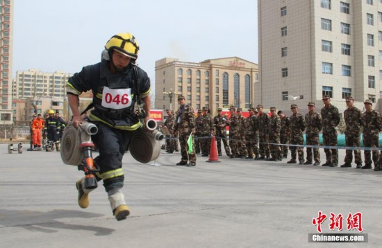甘肃白银消防官兵比武竞技