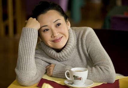 许晴自拍笑容温暖 揭许晴显赫家世背景"隐婚生女"真相