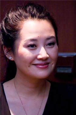 许晴自拍笑容温暖 揭许晴显赫家世背景"隐婚生女"真相