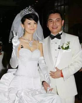 李湘晒温馨全家福 揭李湘昔日闪婚闪离原因内幕