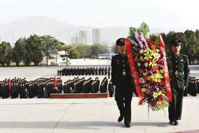 兰州千名官兵来到烈士陵园开展清明节祭奠活动