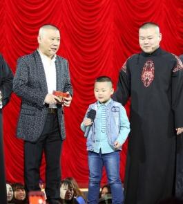 欢乐喜剧人第二季岳云鹏夺冠 相声阿甘喜极而