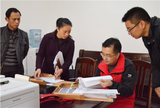 龙校到宜州祥贝乡调研产业发展和扶贫工作