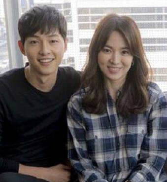 宋仲基宋慧乔共享美食 网曝宋仲基现在香港旅