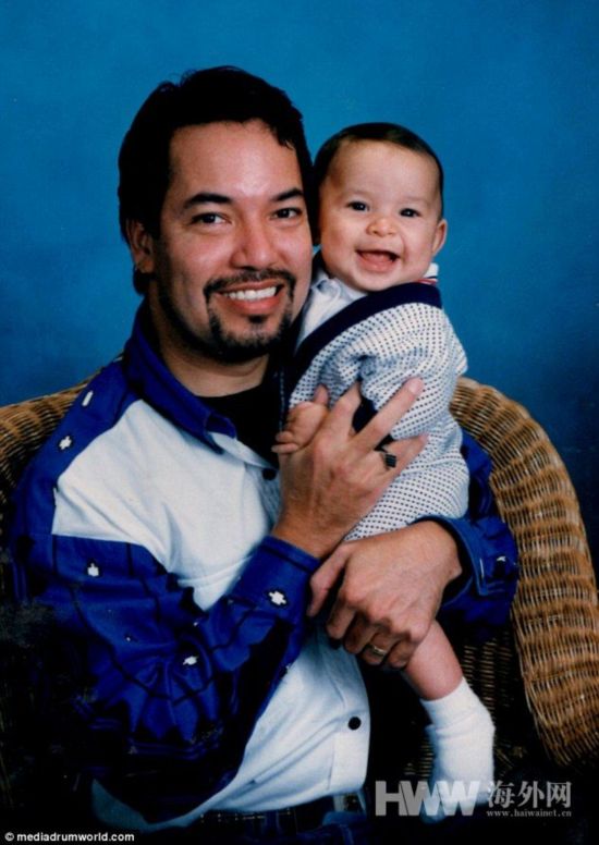 变性男子做面部纹身耳鼻移除手术 只为像野兽