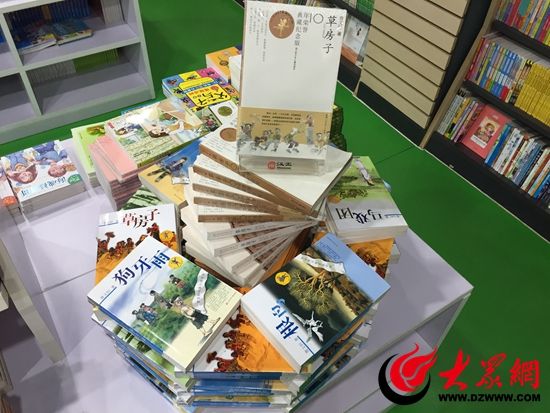 曹文轩荣获国际安徒生奖 日照市民专程购买《