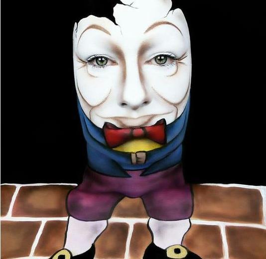 女子高超化妆变漫画人 一张美人脸竟成艳丽骷