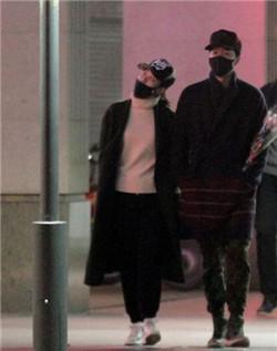  刘翔吴莎挽手逛街  送玫瑰秀恩爱已同居 揭两人