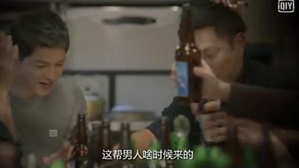 《太阳的后裔》第13集儿子:徐父亲荣明升国际分顺手 柳时镇防治所遇枪击(组图)