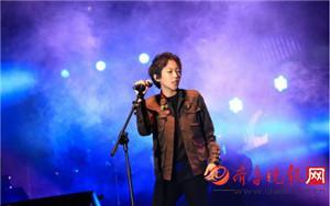 李亚鹏大赞窦靖童李嫣:一勇敢一个可爱 两人关系胜过父亲窦唯