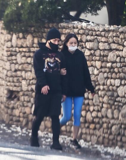 bigbang太阳和女友闵孝琳十指相扣甜蜜约会