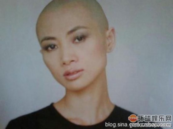 敢于剃光头的才是真美女 最后一张让人心疼