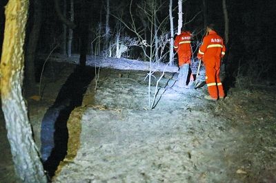 Hundreds of firefighters in the mountains overnight patrol anti resurgence