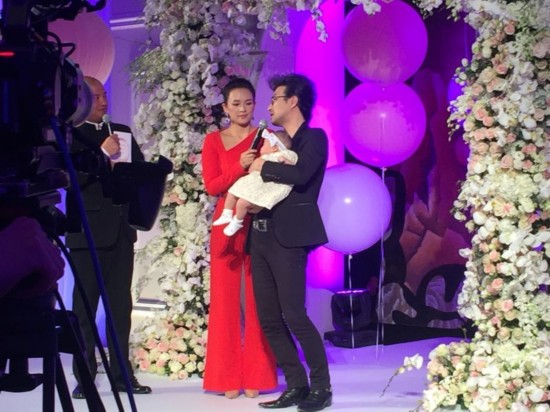  章子怡 汪峰 女儿百日宴  汪峰有几个女儿--重庆视