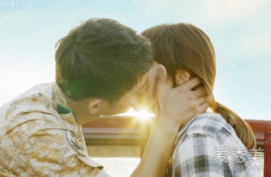 中短发怎么扎好看 学太阳的后裔宋慧乔就知道