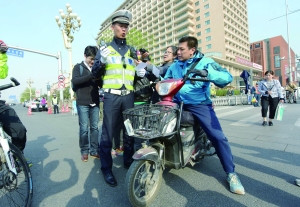 北京禁非机动车首日未开罚单 禁行街电动车推