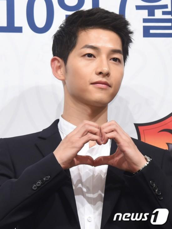  朴槿惠会见宋仲基 并品尝参鸡汤 中韩超强童颜