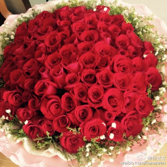 朱孝天晒结婚证 笑容幸福洋溢喜悦