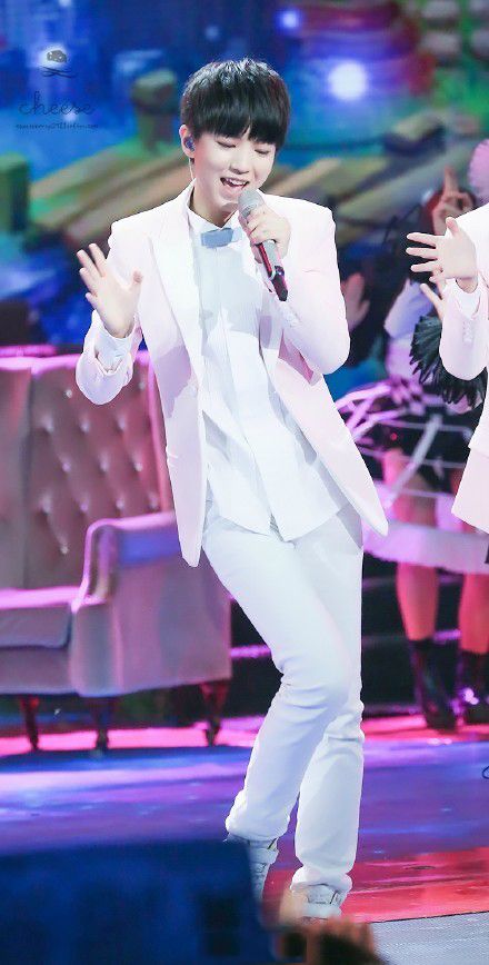 明星哪里最好看?王俊凯美腰勾人 霍建华成睫毛