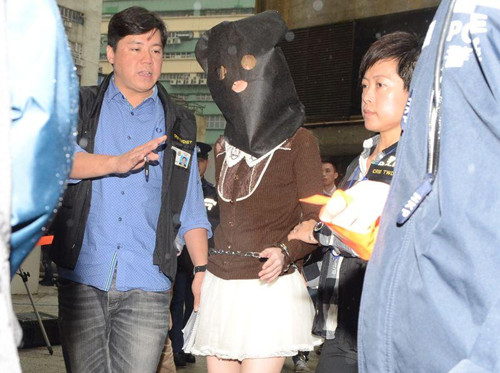 香港水(shui)泥(ni)藏屍(shi)案(an)18歲女被告提堂(tang)