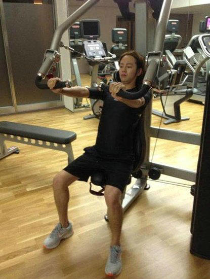 阔太李念发福利晒健身照身材火辣 自曝不知老