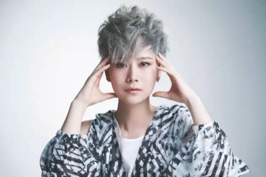 李宇春吴亦凡鹿?海清 明星灰色系发色谁最美?