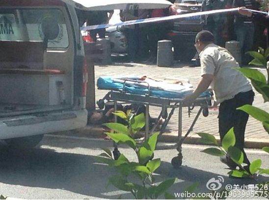 西安小寨发生一起砍人事件 一名女子被当街砍