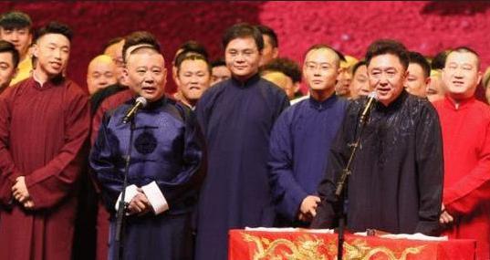 德云社20年纪念演出:众星云集 岳云鹏向冯小刚