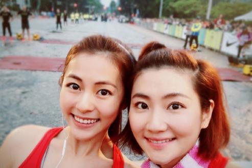 Selina妹妹自曝在家不穿衣服 从没拉过窗帘