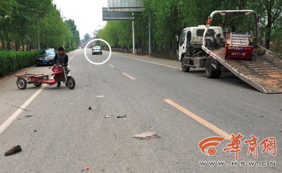 电动三轮剐倒电动车后逃逸 逃跑过程中撞上婚