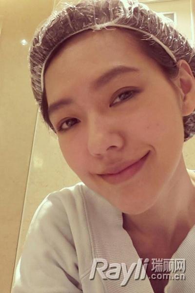 刘亦菲素颜画画美翻了 盘点素颜仍惊艳的女星