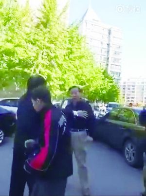 打快递员司机被拘10天 司机手机被打爆