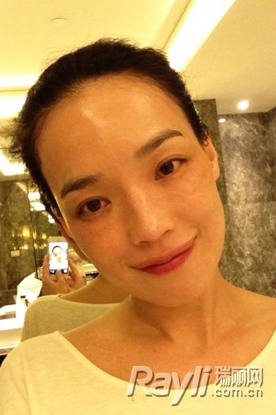 刘亦菲素颜画画美翻了 盘点素颜仍惊艳的女星