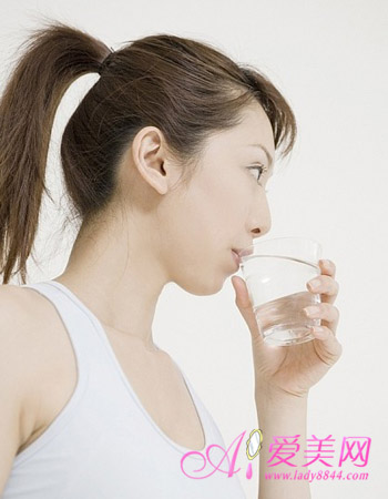 减肥常识:多喝水有助减肥的9大原因--黑龙江频