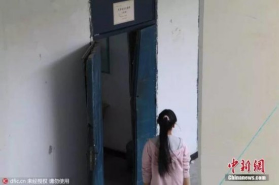 四川學校現“紙殼門”，看完這些“豆腐渣”工程我醉了……