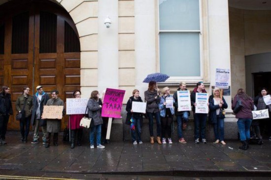 生不如死!澳洲变性女被关男子监狱遭性侵2千次