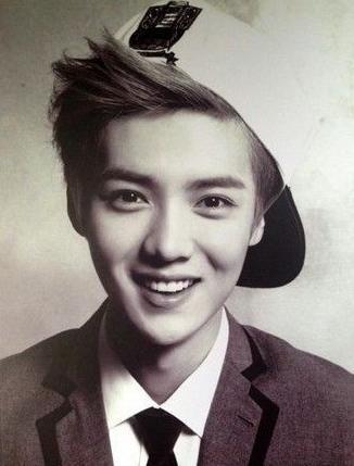 70国粉丝祝贺鹿晗生日 傻袍子的鹿粉太强大屡