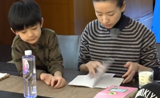 《妈妈是超人》董洁直面离异现状 与儿子日常