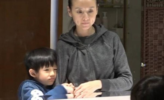 董洁直面婚姻离异 与儿子日常生活画面曝光平