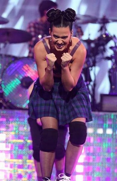 2013 iHeartRadioָ`͸ظ̭\Yy