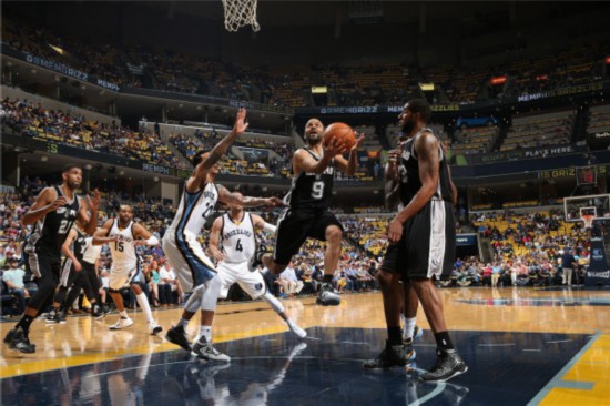 NBA季后赛战报:勇士121-94胜火箭 马刺4-0横