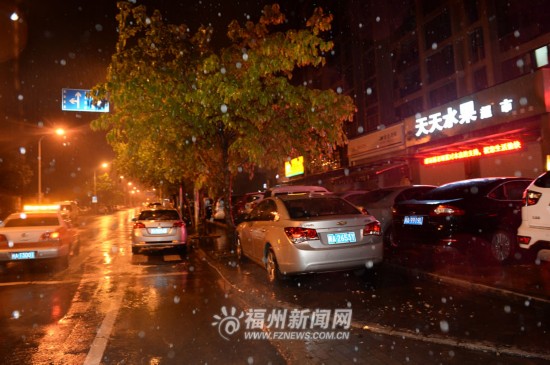 一夜暴雨福州多个路段看海 今明仍有雨(图)
