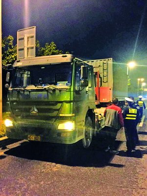 厦门一男子酒驾摩托出车祸 妻儿还要赔偿死亡