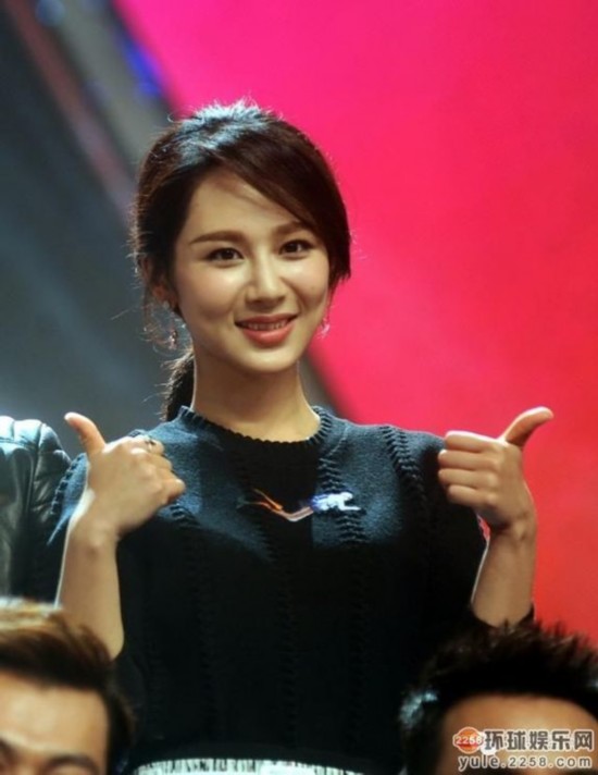 有一种月经贴叫:杨紫又变脸了!颧骨内推、山根