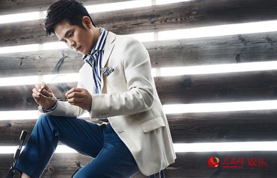 张晓龙时尚写真大片成熟魅力蛊惑人心