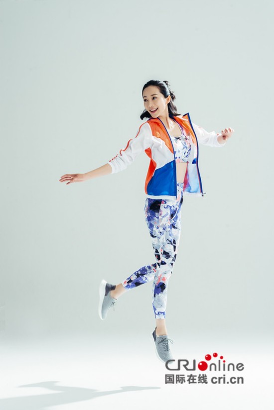 韩雪早春写真大曝光 运动装大秀马甲线大长腿