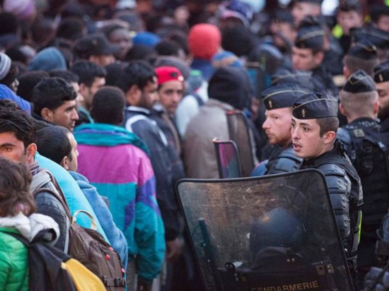 巴黎对难民动真格的 官员:难民应登记避难申请