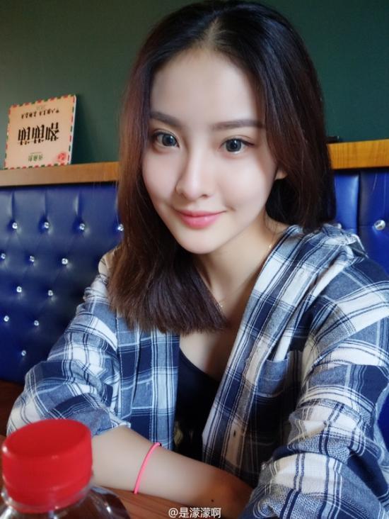 (组图)最美足球 啦啦队 受到观众热捧 最小只有