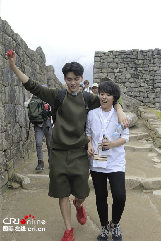 《花样姐姐》新挑夫曾舜晞童年照曝光 纯天然