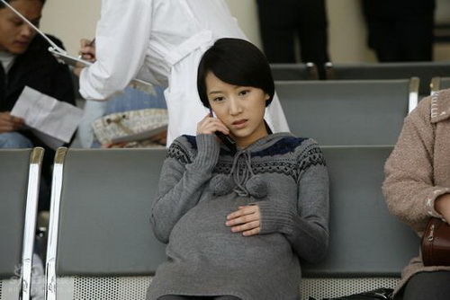 《蜗居》海藻宋思明8年后同框 张嘉译儒雅李念成阔太